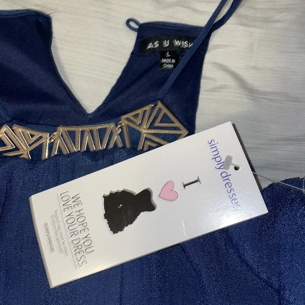 Dress - Picture 3 of 3